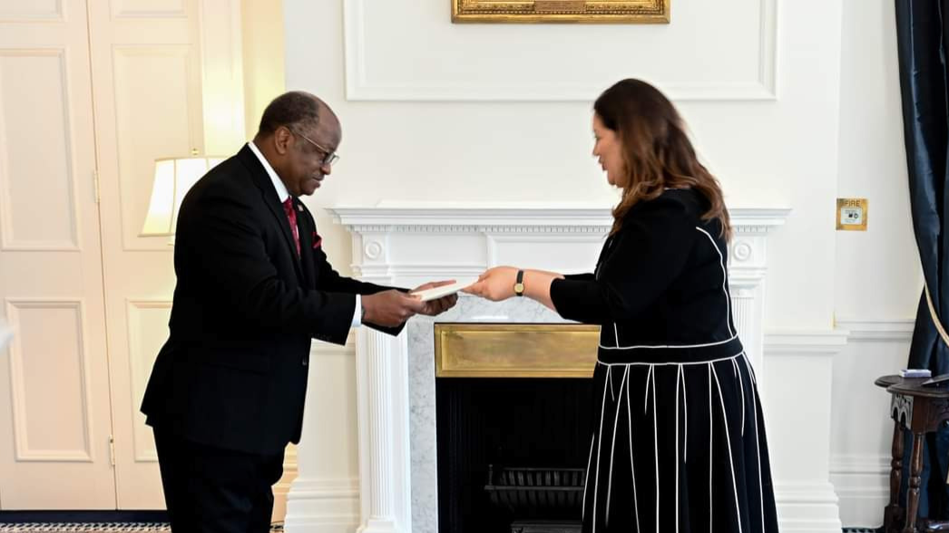 His Excellency, Ambassador Kwacha Chisiza presents letters of Credence to New Zealand High Commissioner.